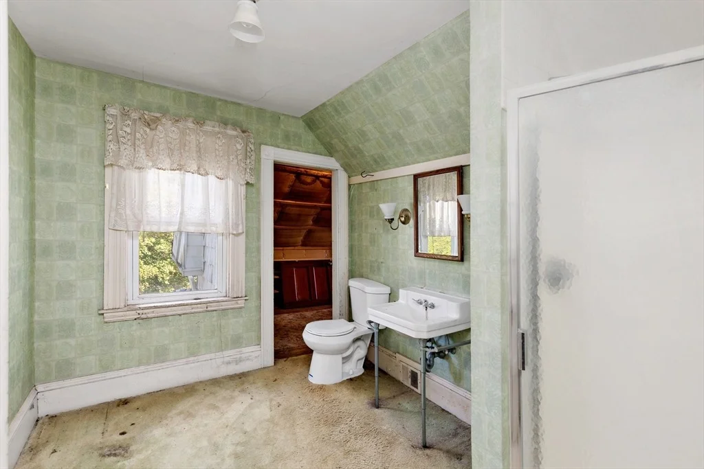 Photo of 437 Main St