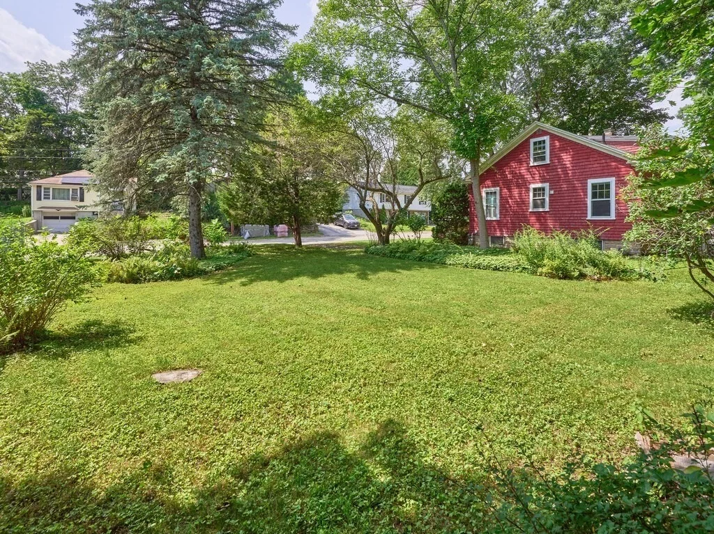 Photo of 34 Tiverton Parkway