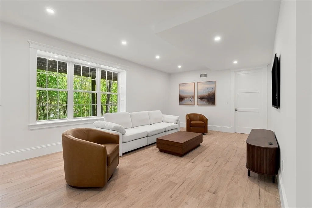 Photo of 10 Yankee Way