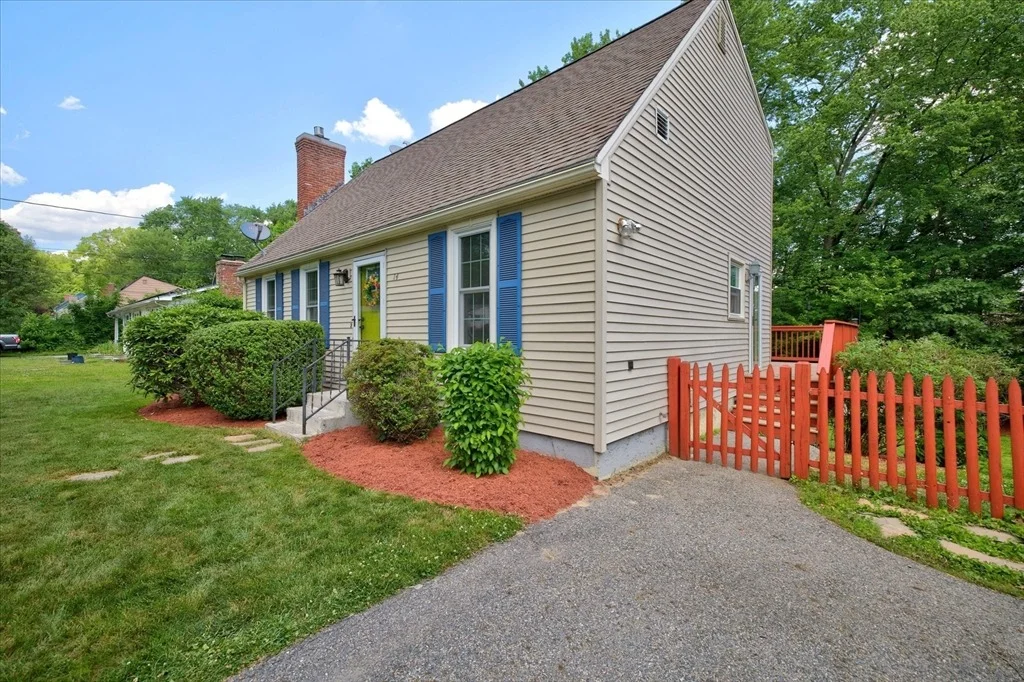 Photo of 14 Aldea Ave