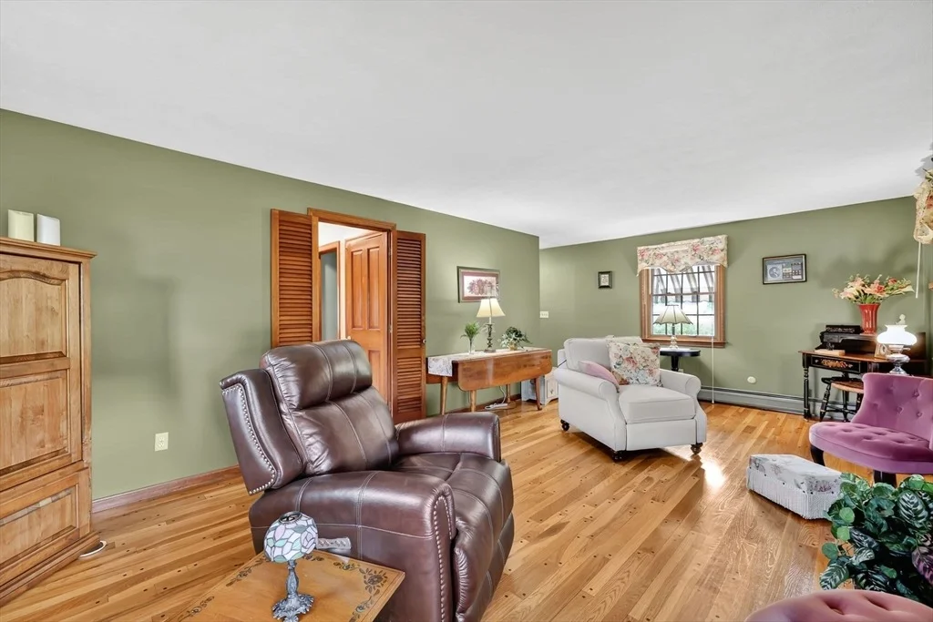 Photo of 96 Roberta Cir