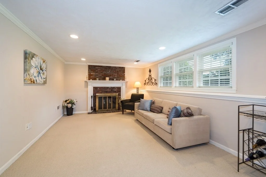 Photo of 9 Riverbend Dr
