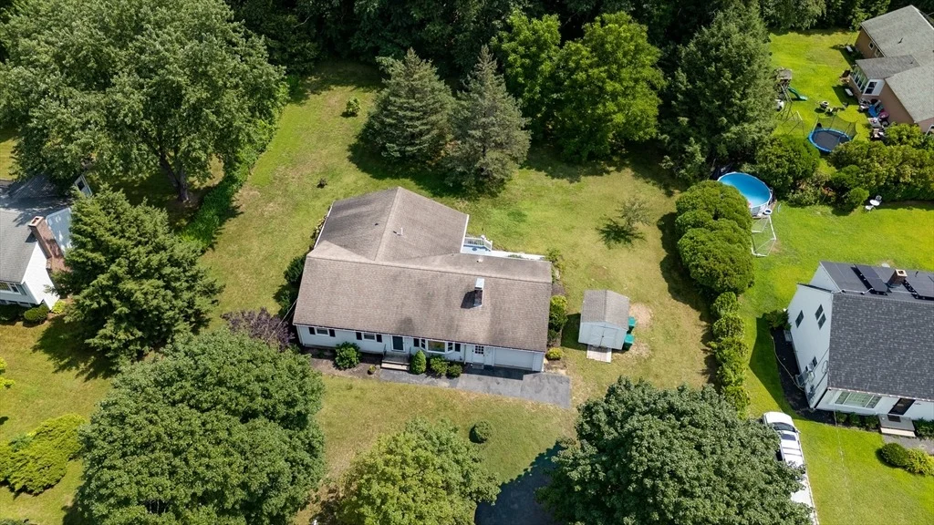 Photo of 15 Burbank Ln