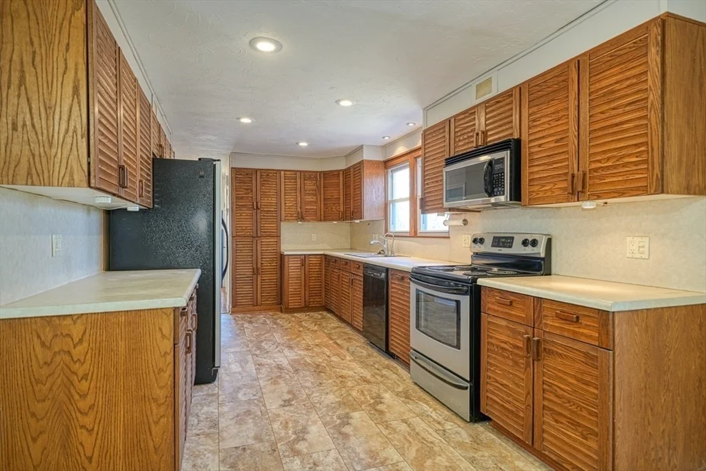 Photo of 8 Crestview Dr