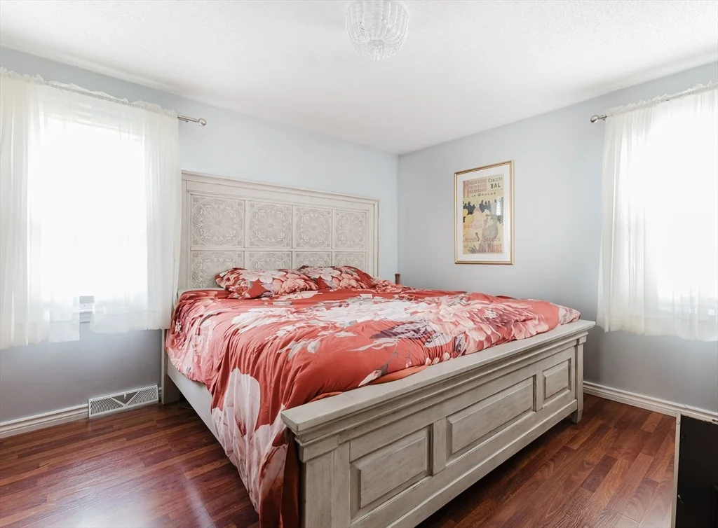 Photo of 649 Middle Rd