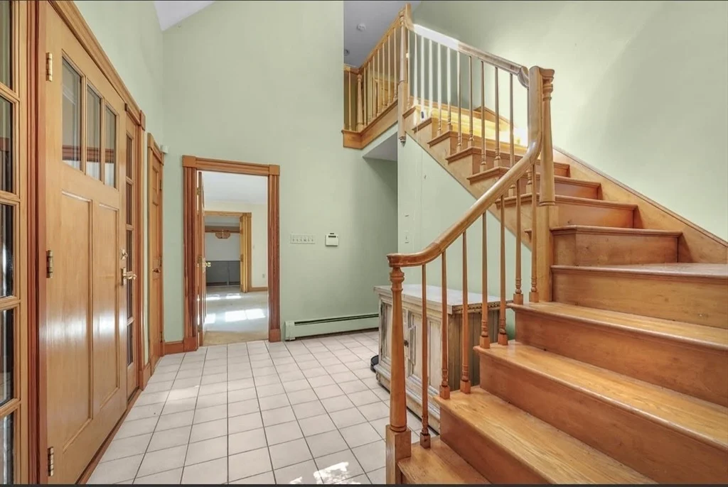 Photo of 10 Lorraine Cir