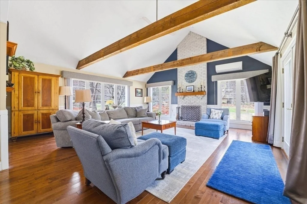 Photo of 7 Bogastow Circle