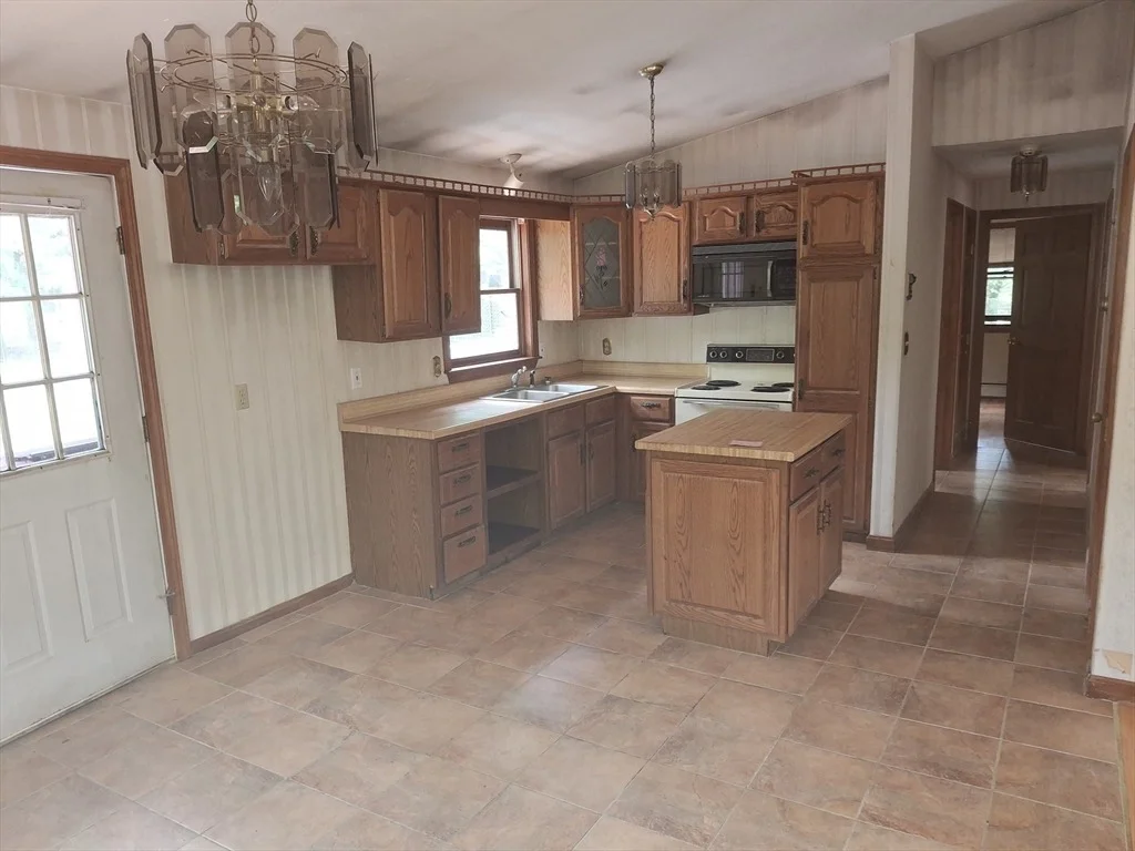 Photo of 8 Laurel Dr