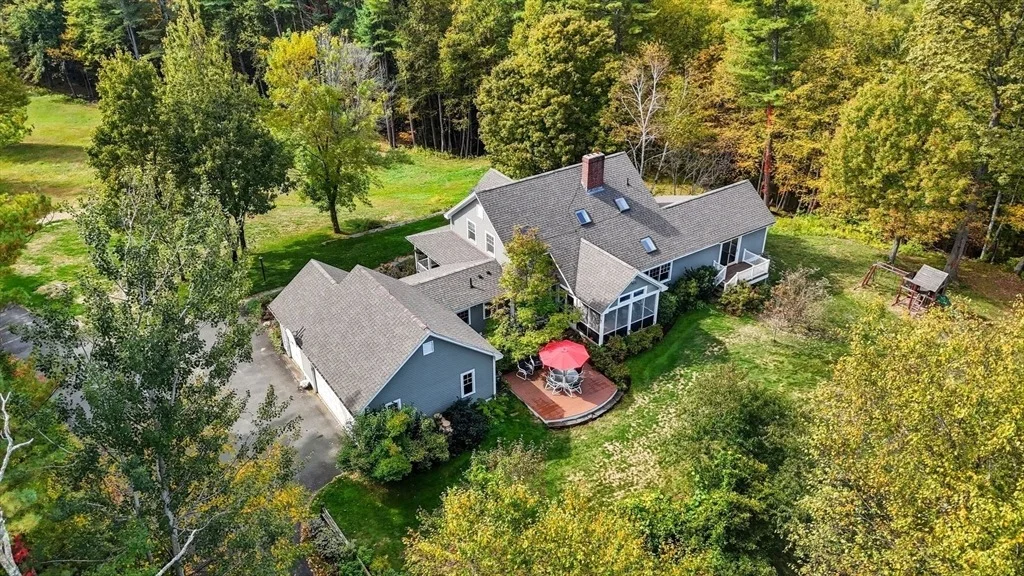 Photo of 901 Roaring Brook Road
