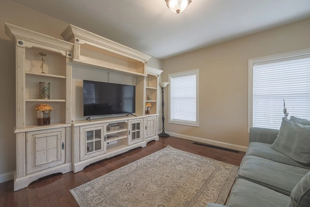 Photo of 61 Tamarack Rd