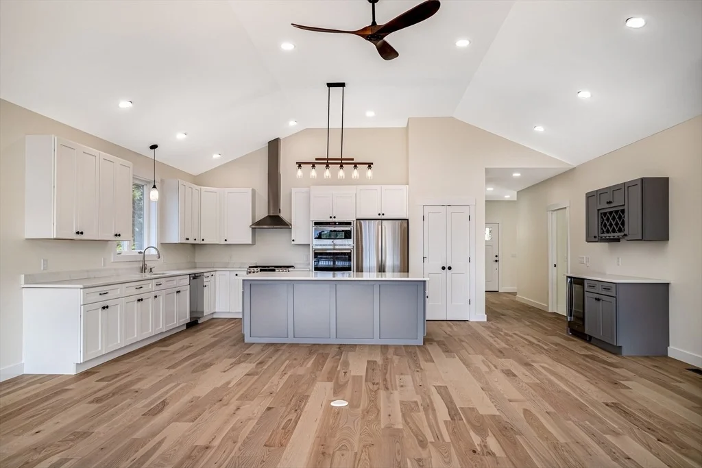 Photo of 74 Lakeshore Dr