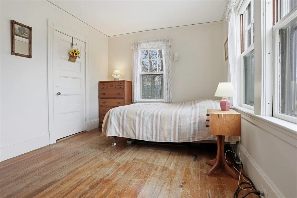 Photo of 242 Lexington Rd