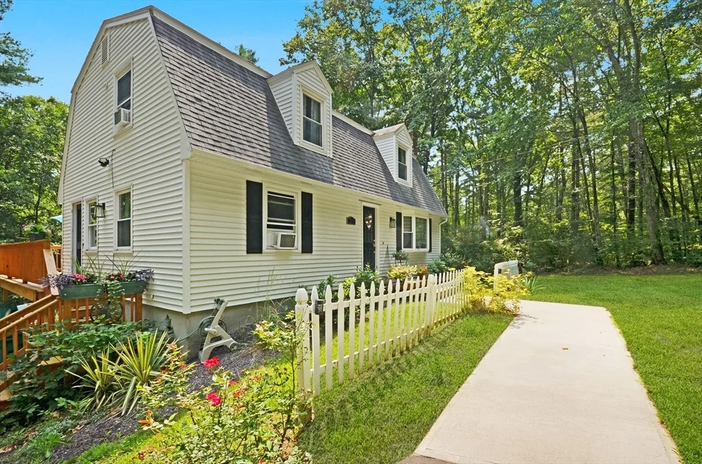 Photo of 57 Quaker St