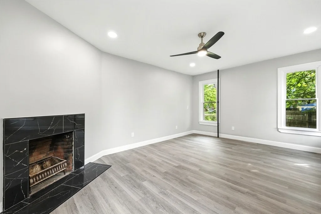 Photo of 163 Thompson St