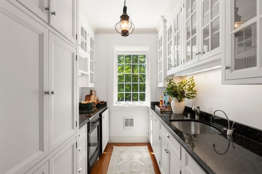 Photo of 33 Chestnut St