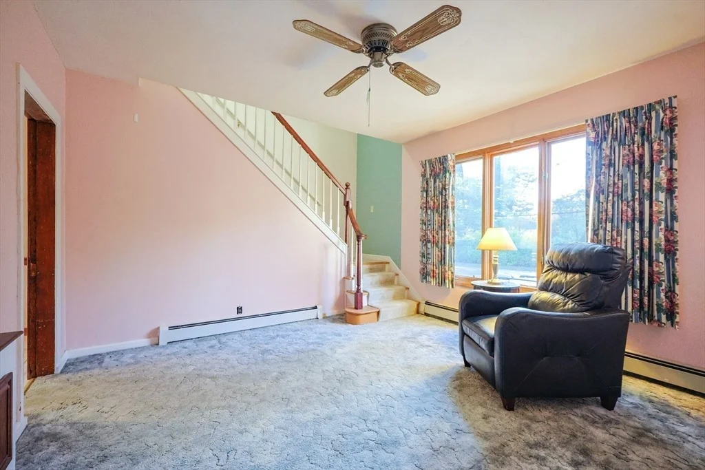Photo of 587 Common St