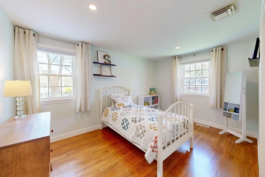 Photo of 18 Emerson Rd