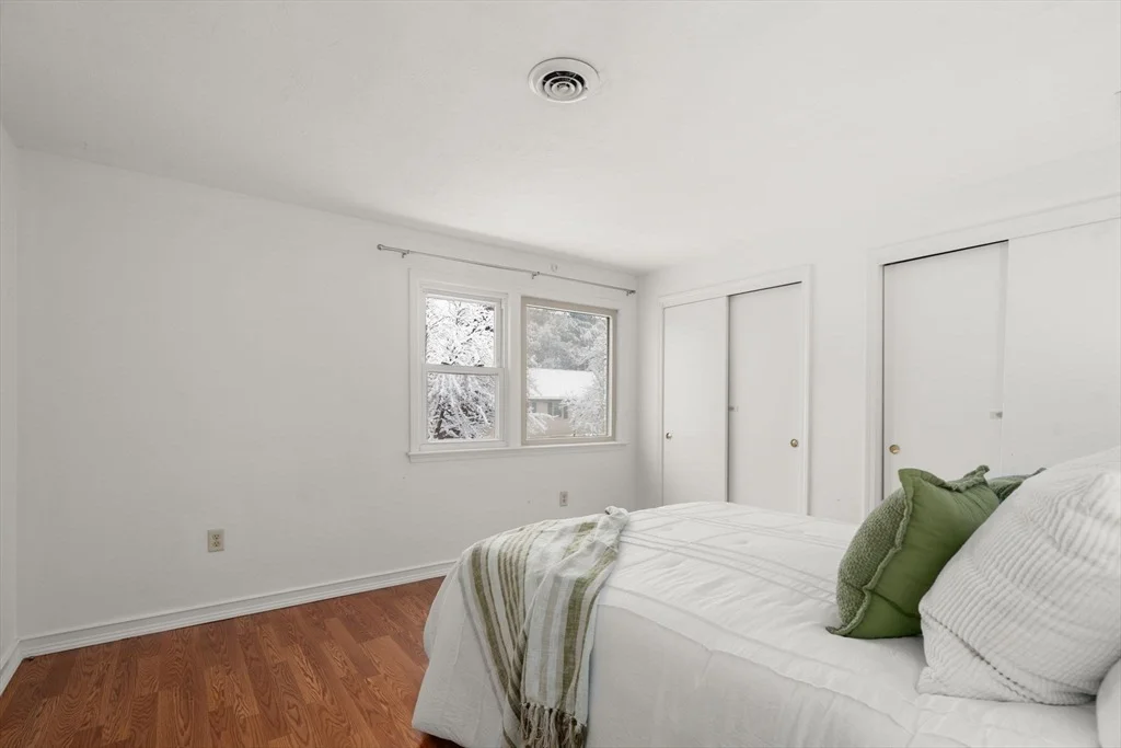 Photo of Unit 1 at 1 Beth Cir