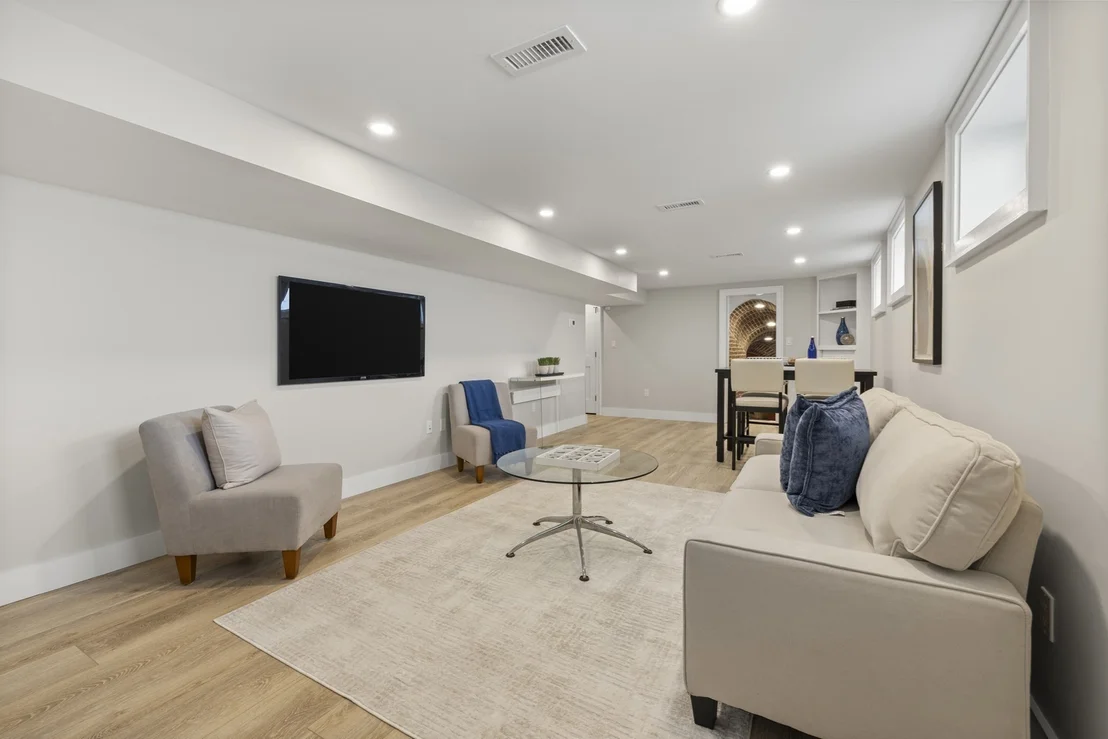 Photo of 579 Centre St