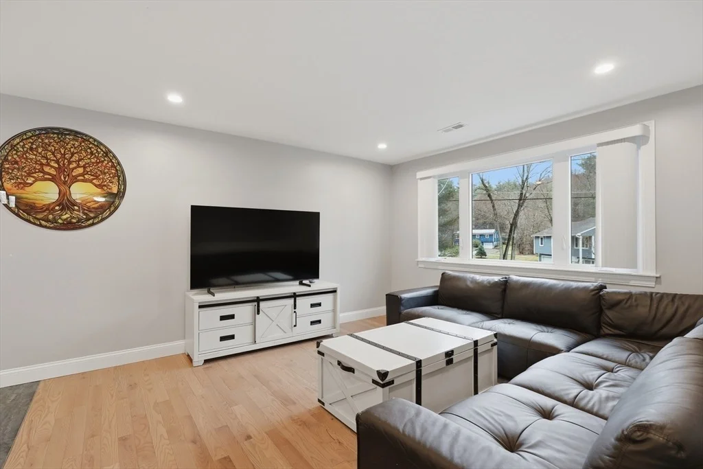 Photo of 8 Stoneybrook Drive
