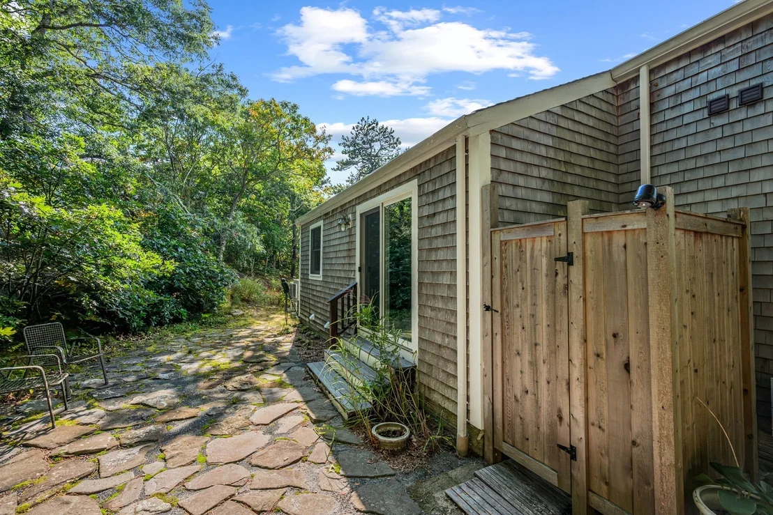 Photo of 136 N Pond Dr