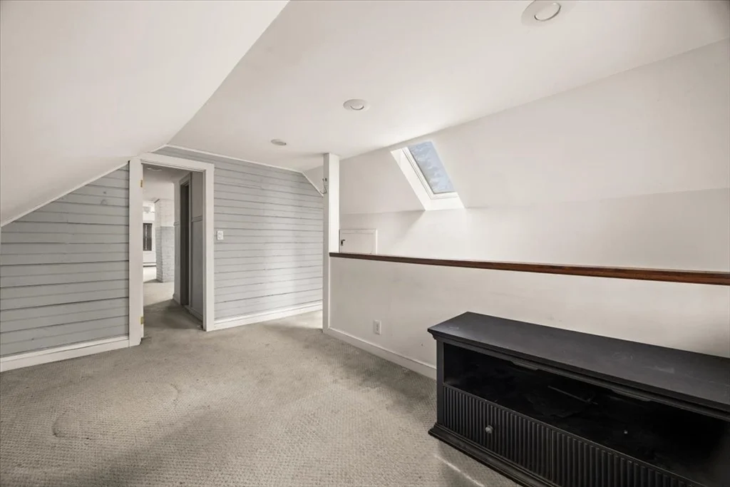 Photo of 1553 Broadway