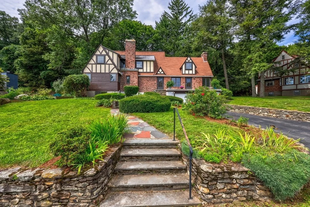 Photo of 6 Old Brook Dr