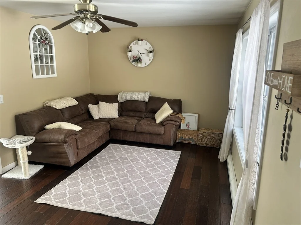 Photo of 4 Brookstone Dr