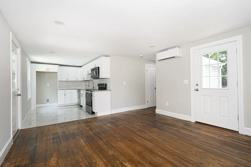 Photo of 394 Douglas St