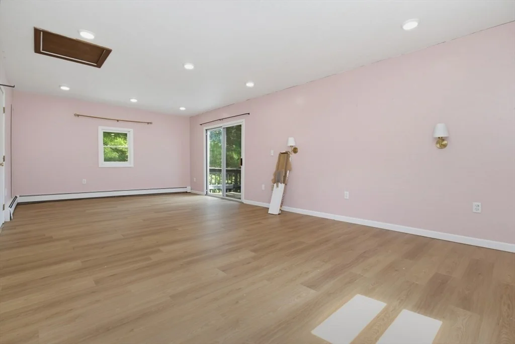 Photo of 71 Box Pond Dr