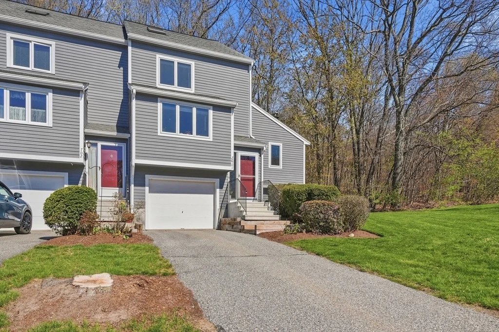 Photo of Unit 701 at 31 Blithewood Avenue