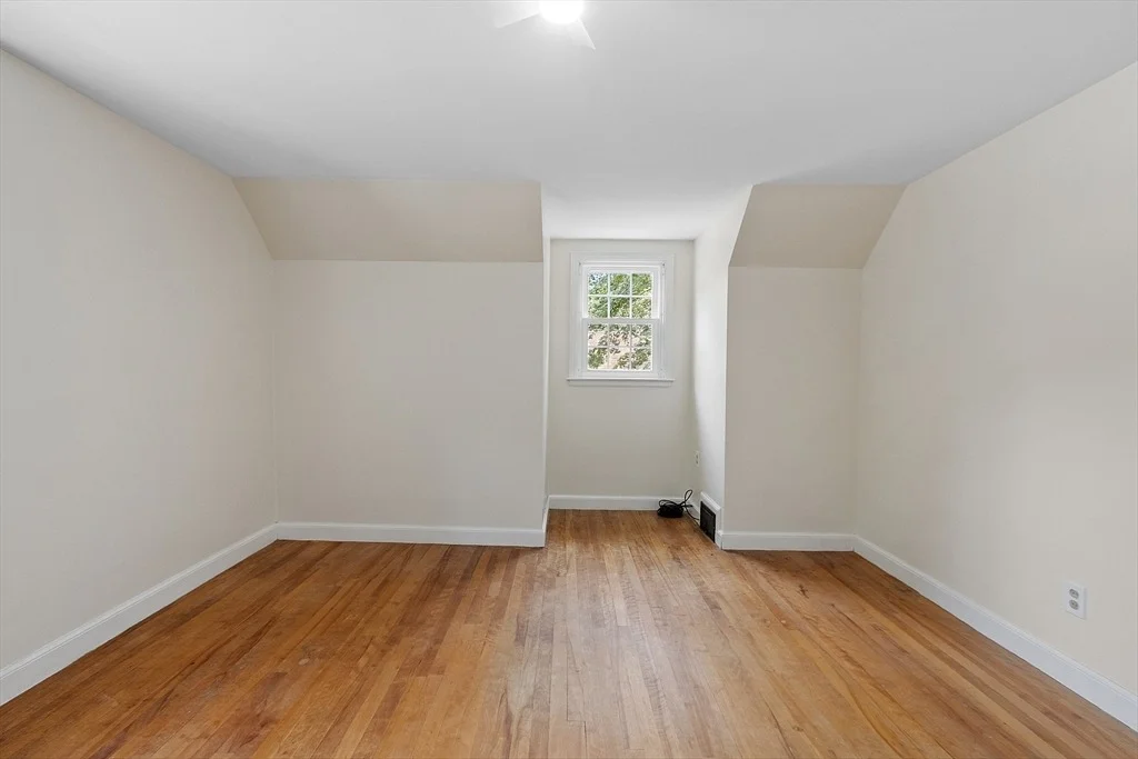 Photo of 31 Crestview Dr