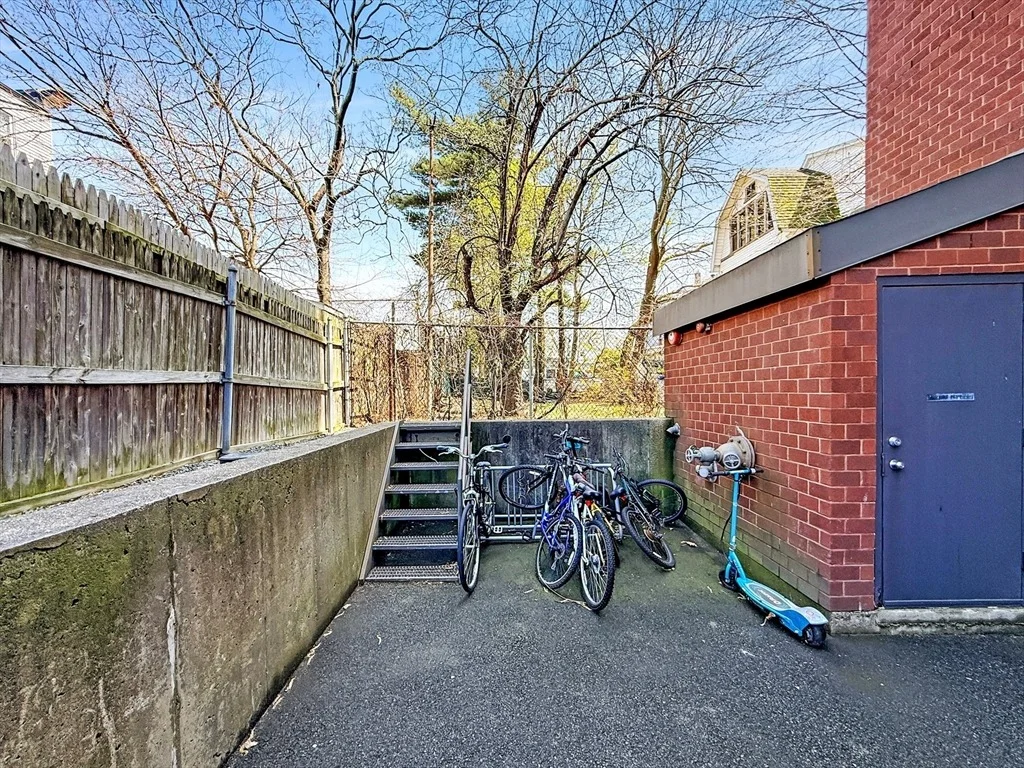 Photo of Unit 304 at 39 Parlin St