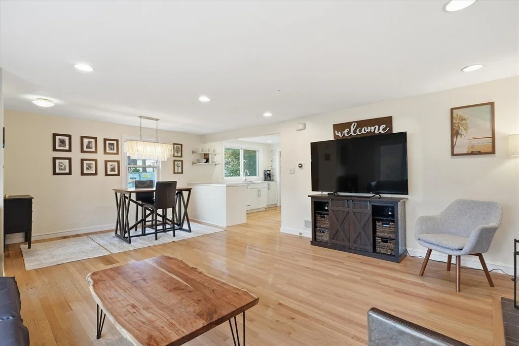 Photo of 9 Pinewood Ave