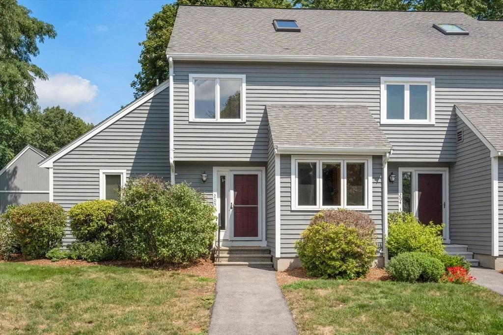Photo of Unit 205 at 31 Blithewood Ave