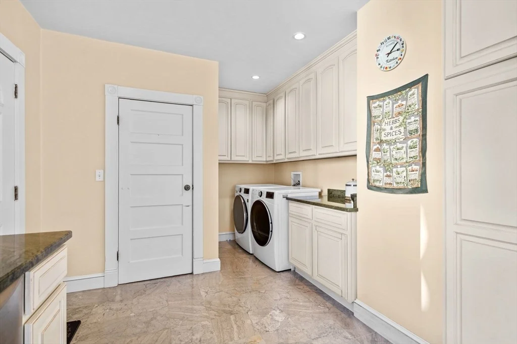Photo of 68 Hampton Cir
