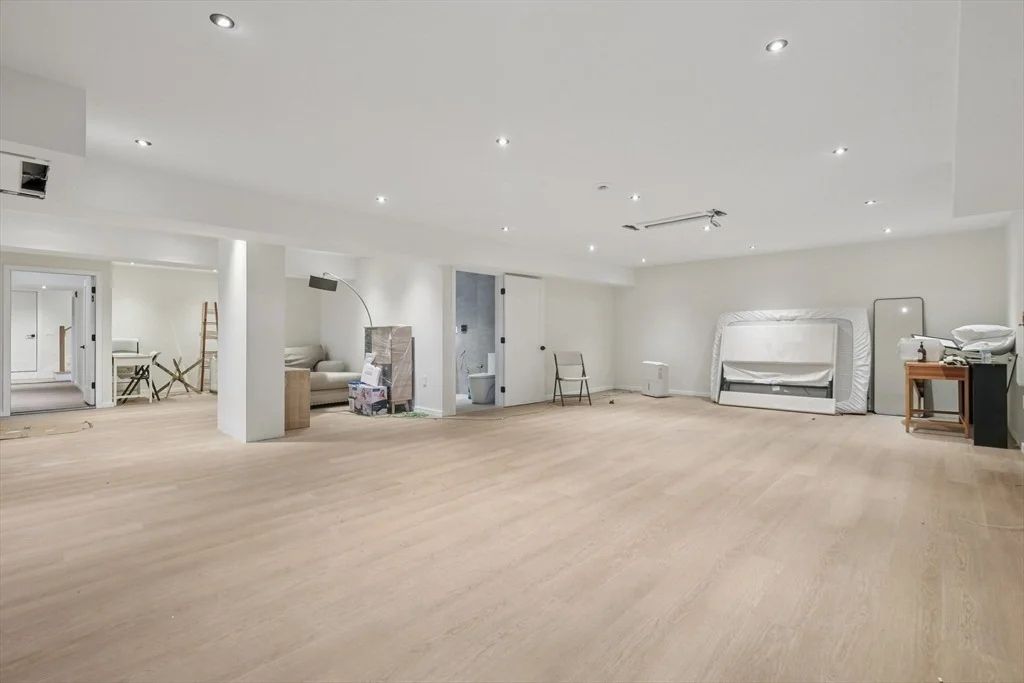 Photo of 883 Greendale Ave