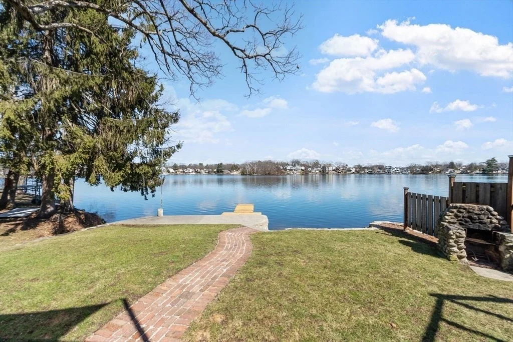 Photo of 469 Lake Ave