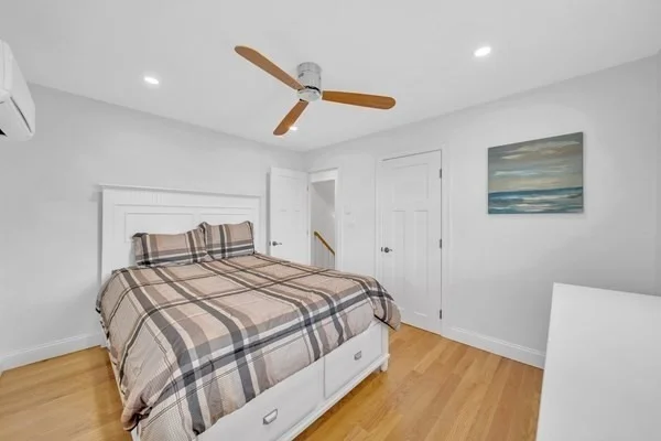 Photo of 35 Holbrook Ave