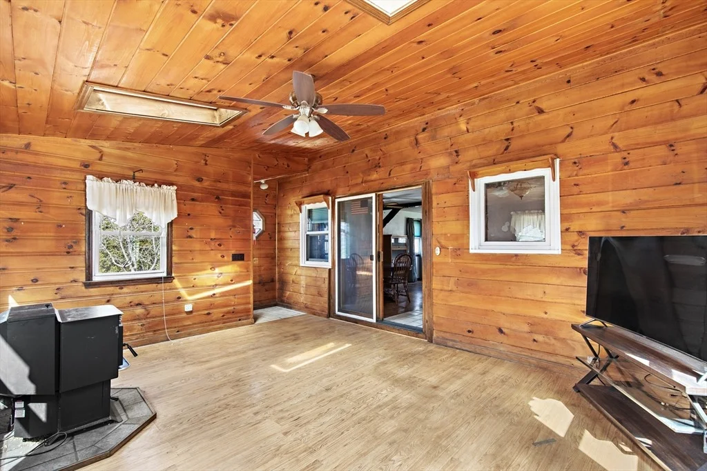 Photo of 11 Winnetuxet Rd