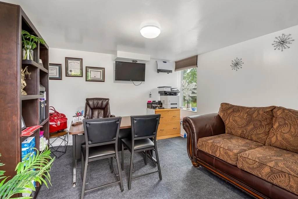 Photo of 2 Winmere Ave