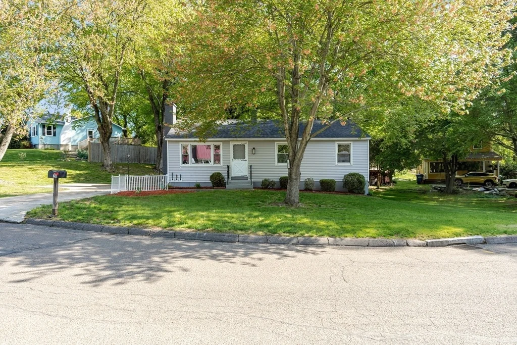 Photo of 20 Meadowbrook Dr