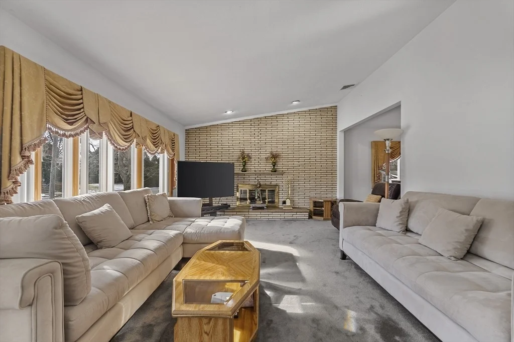 Photo of 5 Arlyn Rd