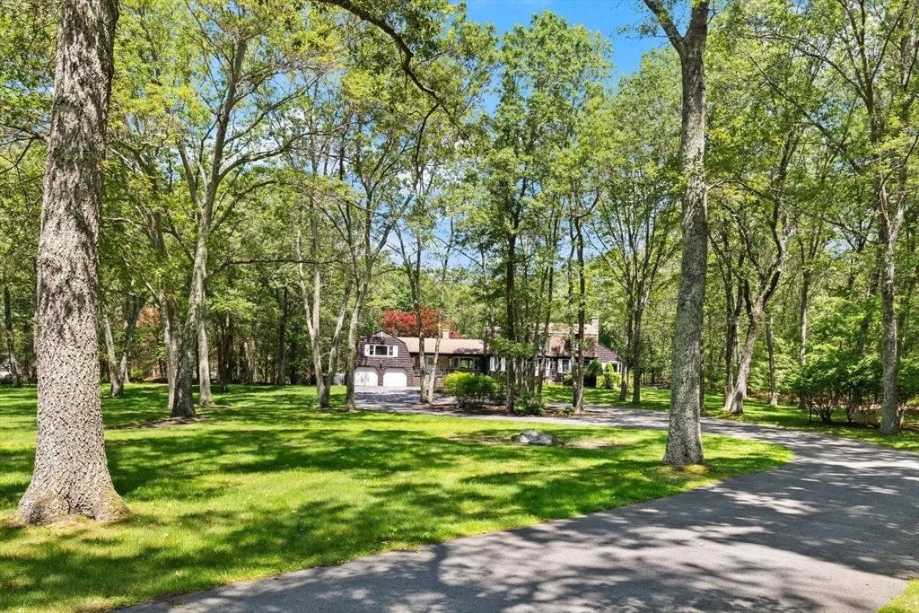 Photo of 166 Prides Crossing