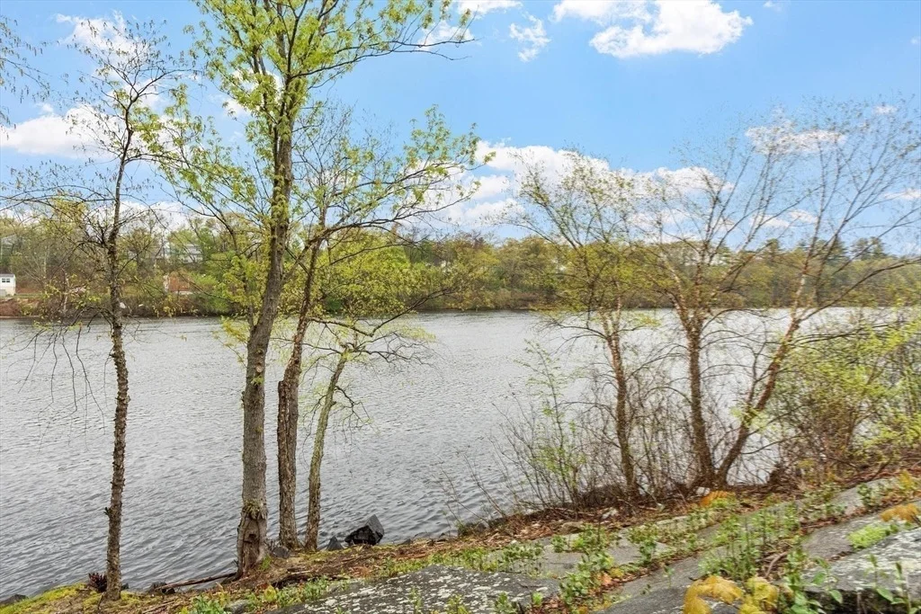 Photo of 134 River Rd