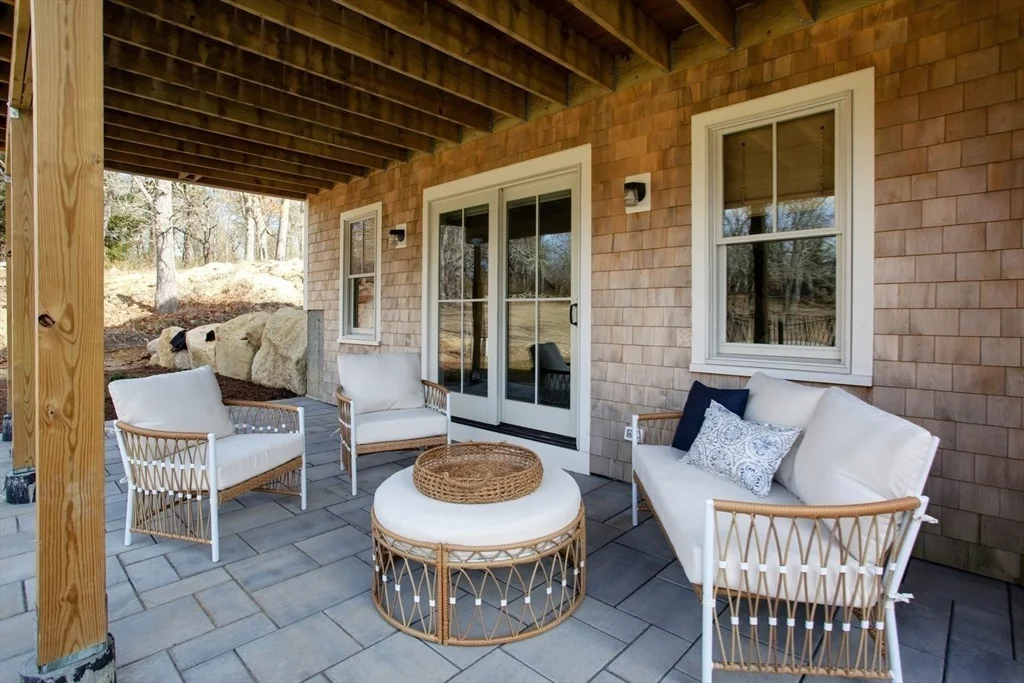 Photo of 1526 Hyannis Road