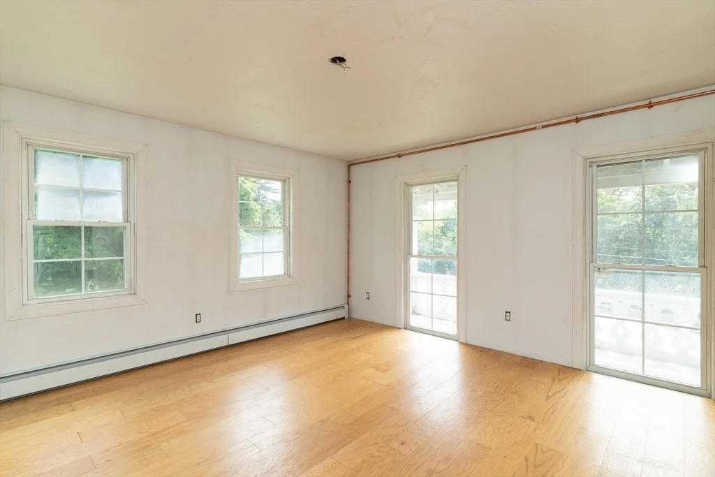 Photo of 1166 Main St