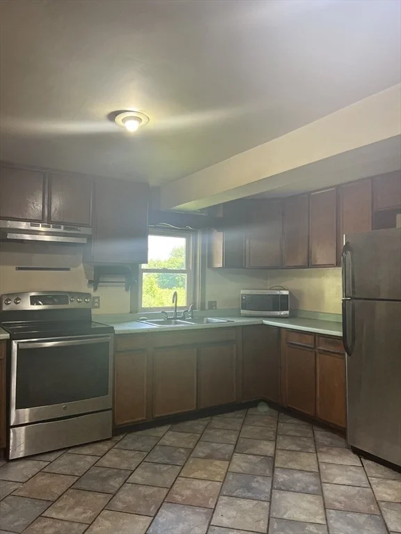 Photo of 19 Greenwich Plains Rd