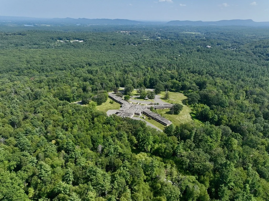 Photo of 222 River Rd