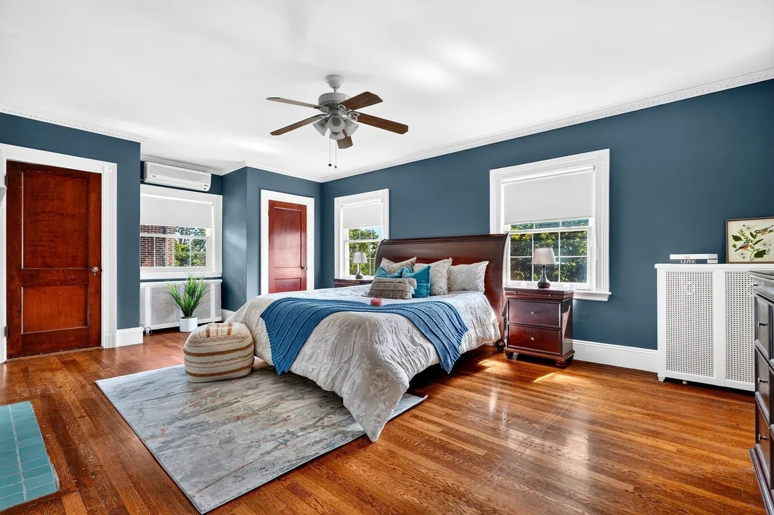 Photo of 127 Commonwealth Ave